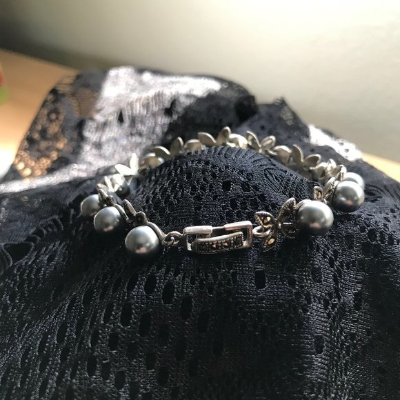 VINTAGE STERLING MARCASITE & PEARL BRACELET - Picture 4 of 6